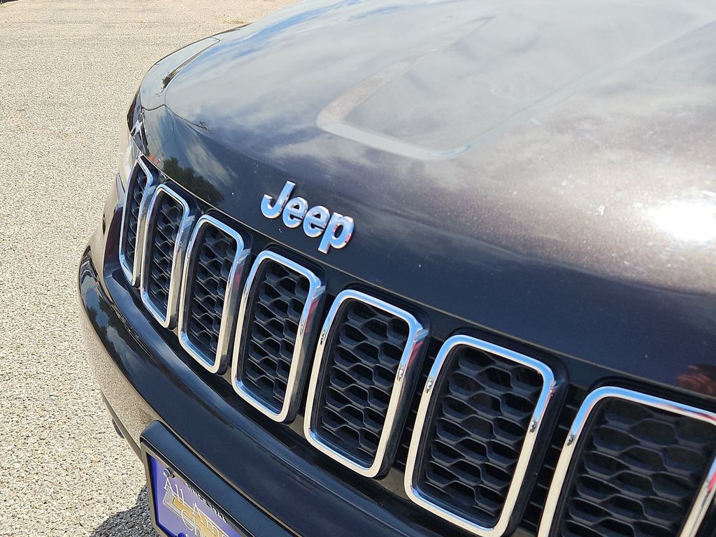 Thumbnail: 2017 Jeep Grand Cherokee - 23