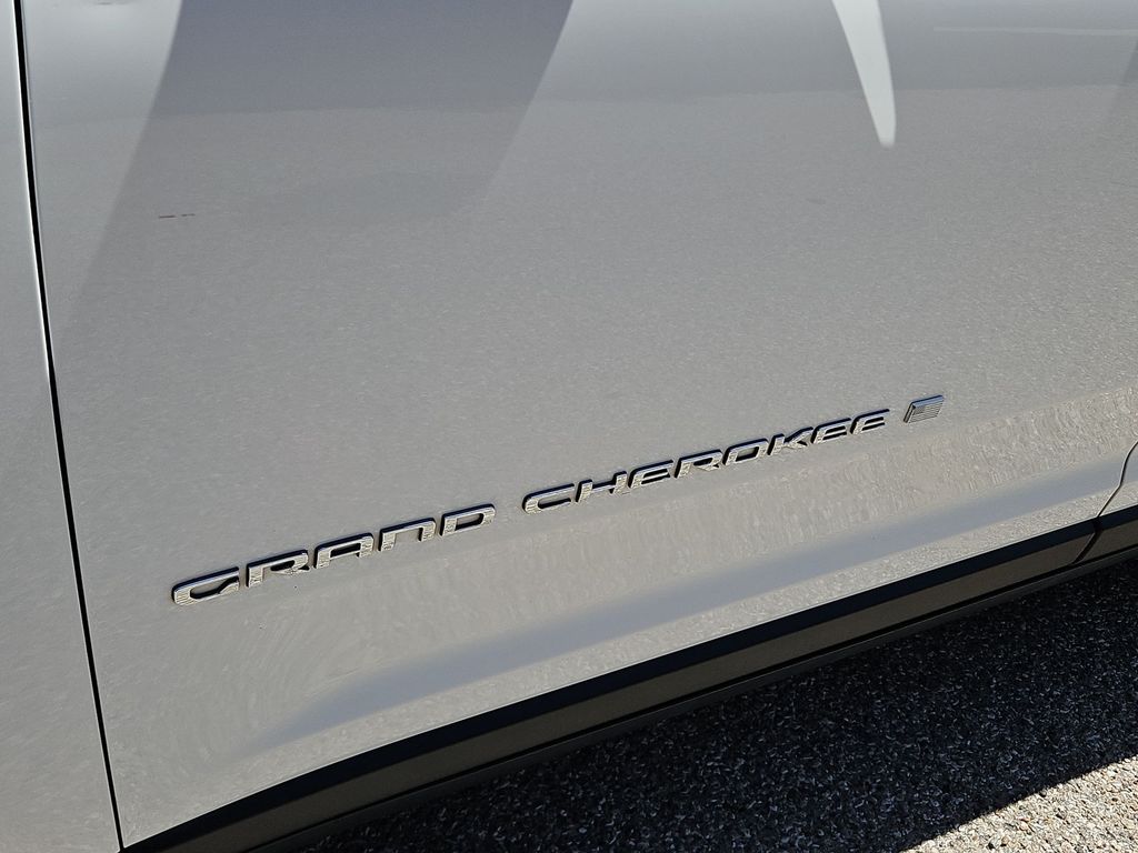 Thumbnail: 2024 Jeep Grand Cherokee - 7