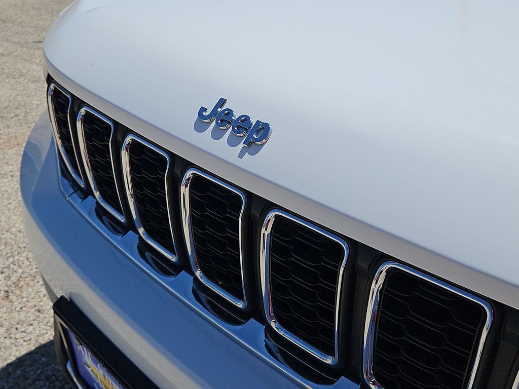 Thumbnail: 2024 Jeep Grand Cherokee - 24