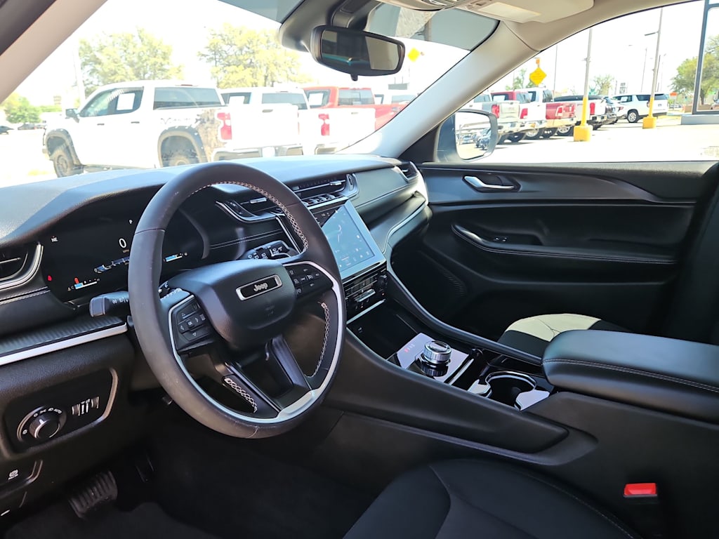 Thumbnail: 2023 Jeep Grand Cherokee L - 2