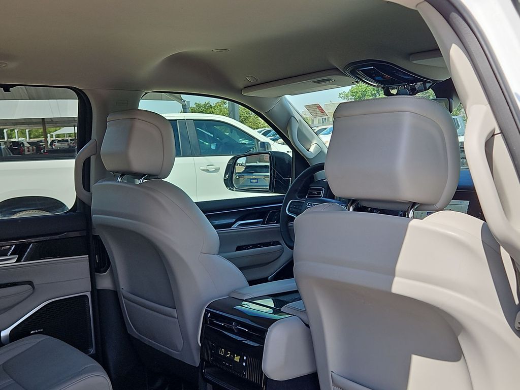 Thumbnail: 2024 Jeep Wagoneer - 10
