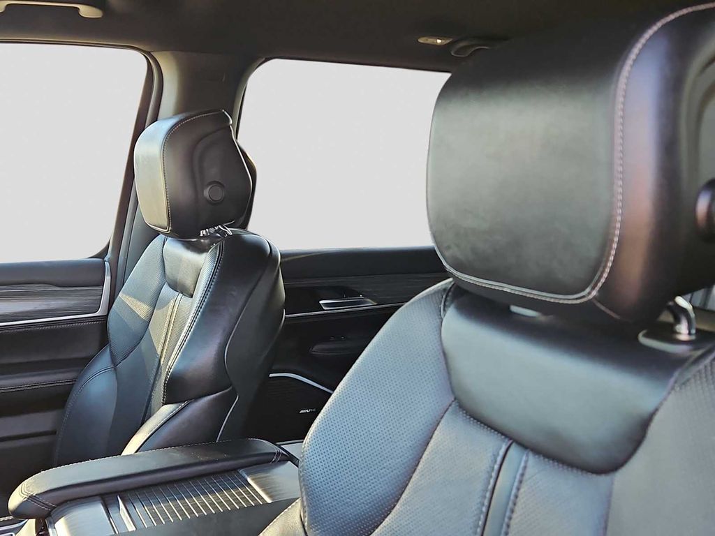 Thumbnail: 2024 Jeep Wagoneer - 22