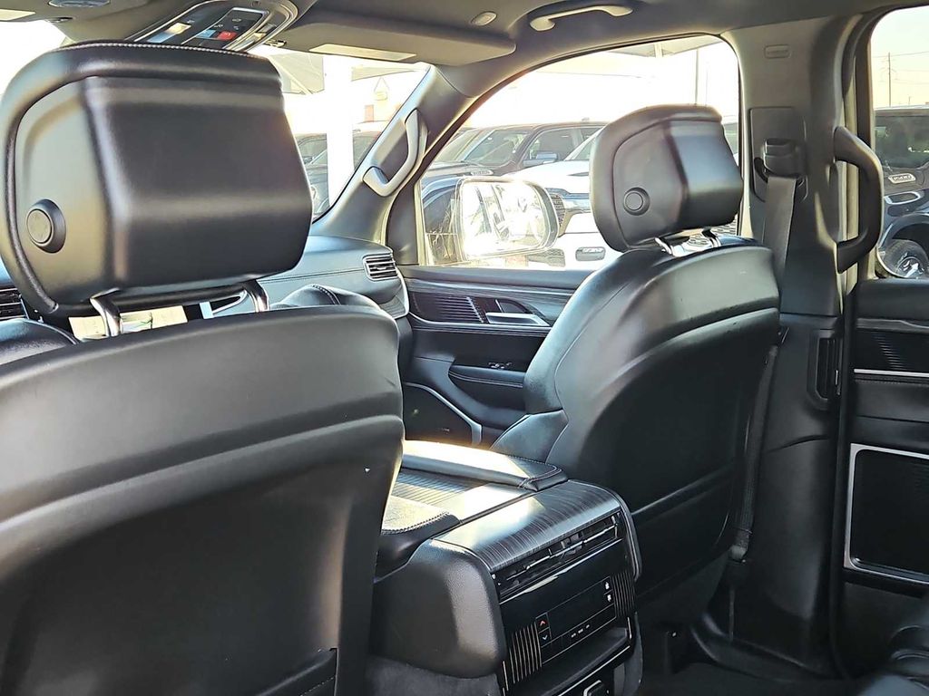 Thumbnail: 2024 Jeep Wagoneer - 21