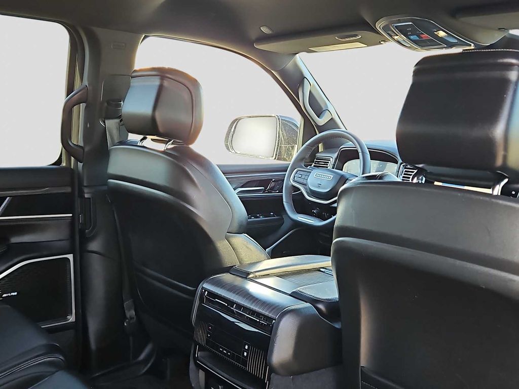 Thumbnail: 2024 Jeep Wagoneer - 9