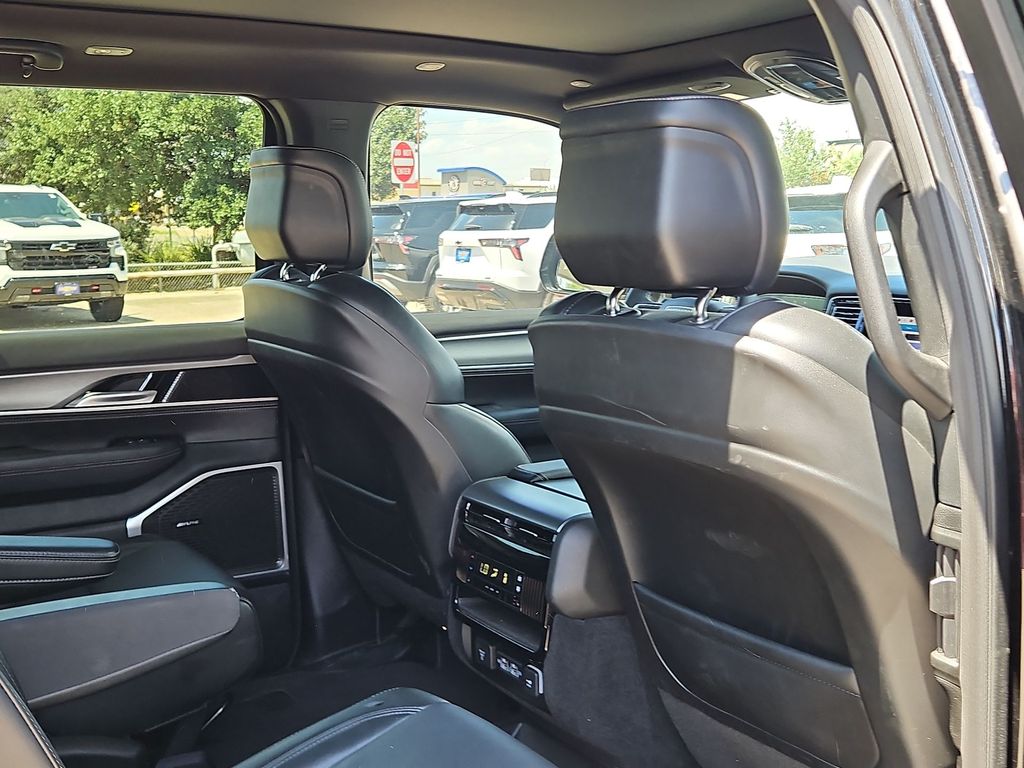 Thumbnail: 2025 Jeep Wagoneer - 12