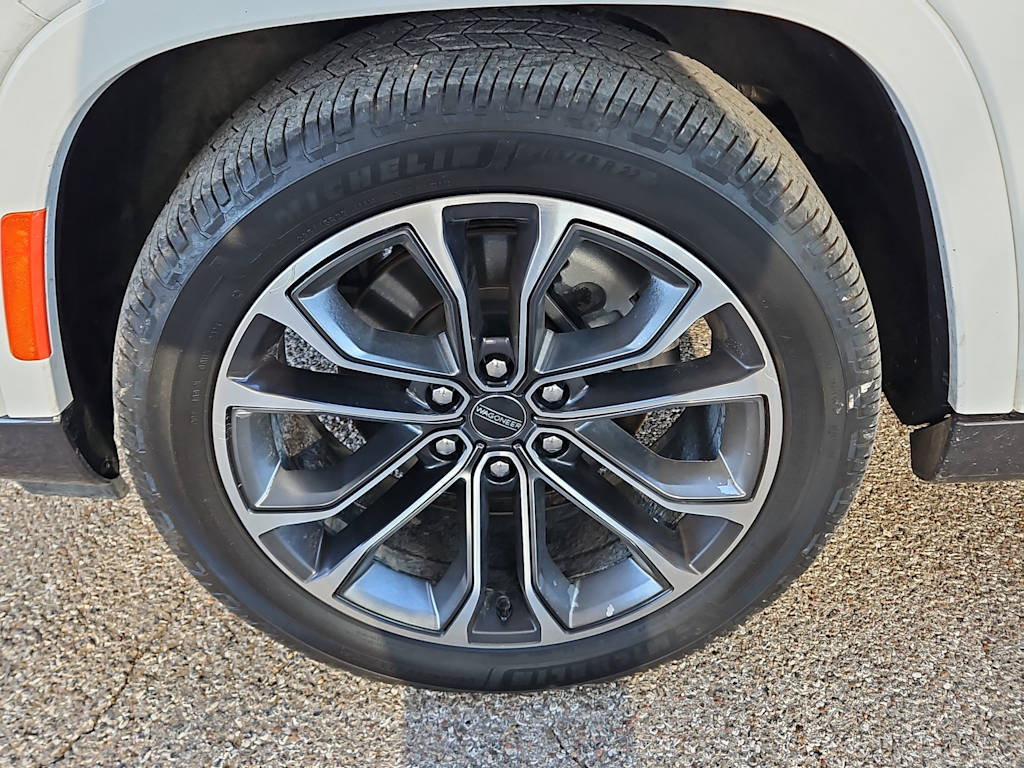 Thumbnail: 2022 Jeep Grand Wagoneer - 8