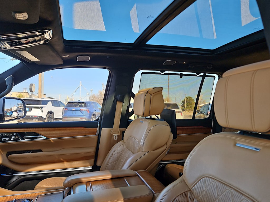 Thumbnail: 2022 Jeep Grand Wagoneer - 23