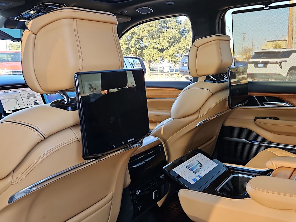 Thumbnail: 2022 Jeep Grand Wagoneer - 10