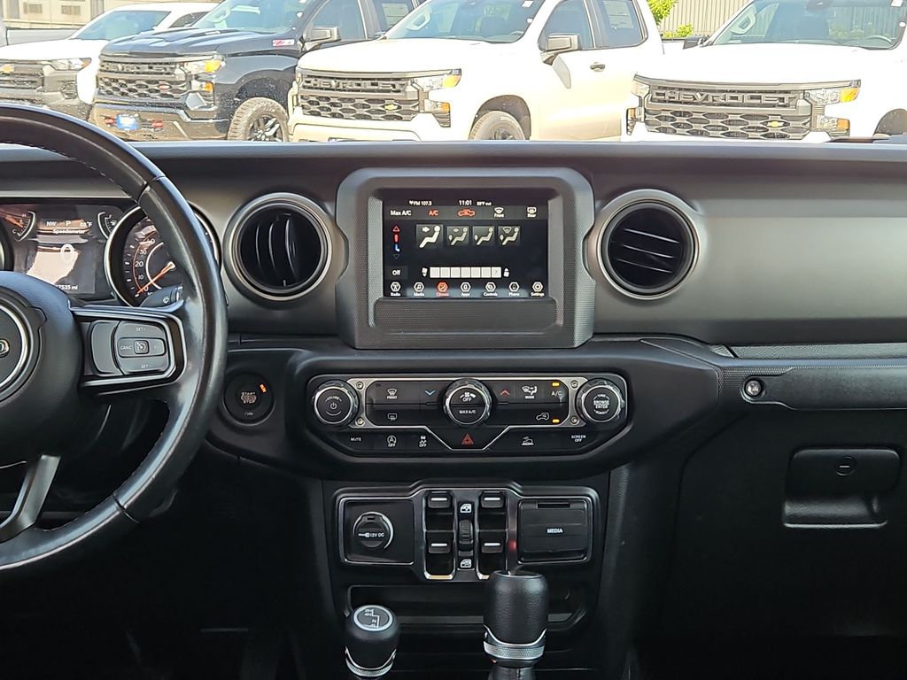 Thumbnail: 2022 Jeep Gladiator - 11