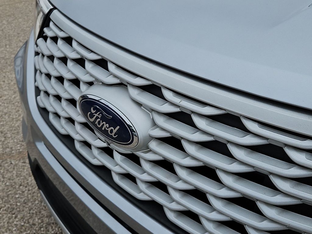 Thumbnail: 2022 Ford Explorer - 7