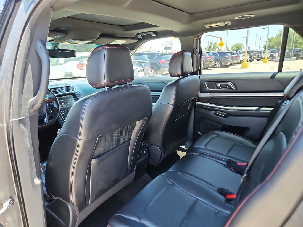 Thumbnail: 2016 Ford Explorer - 10