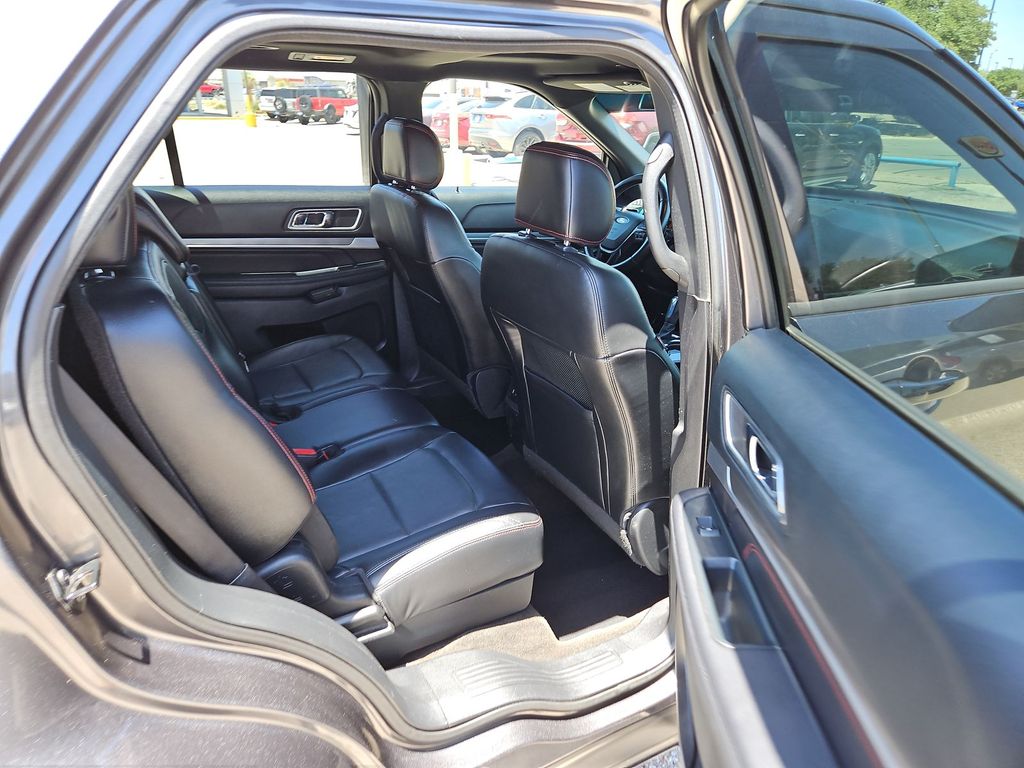 Thumbnail: 2016 Ford Explorer - 26