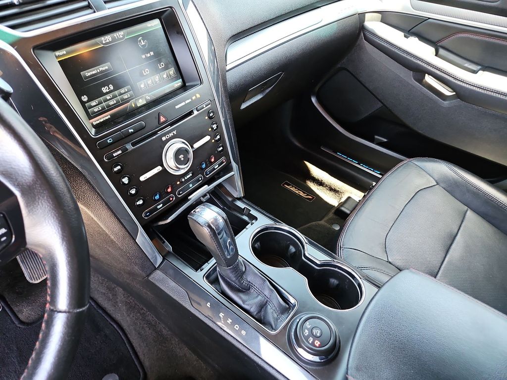 Thumbnail: 2016 Ford Explorer - 13