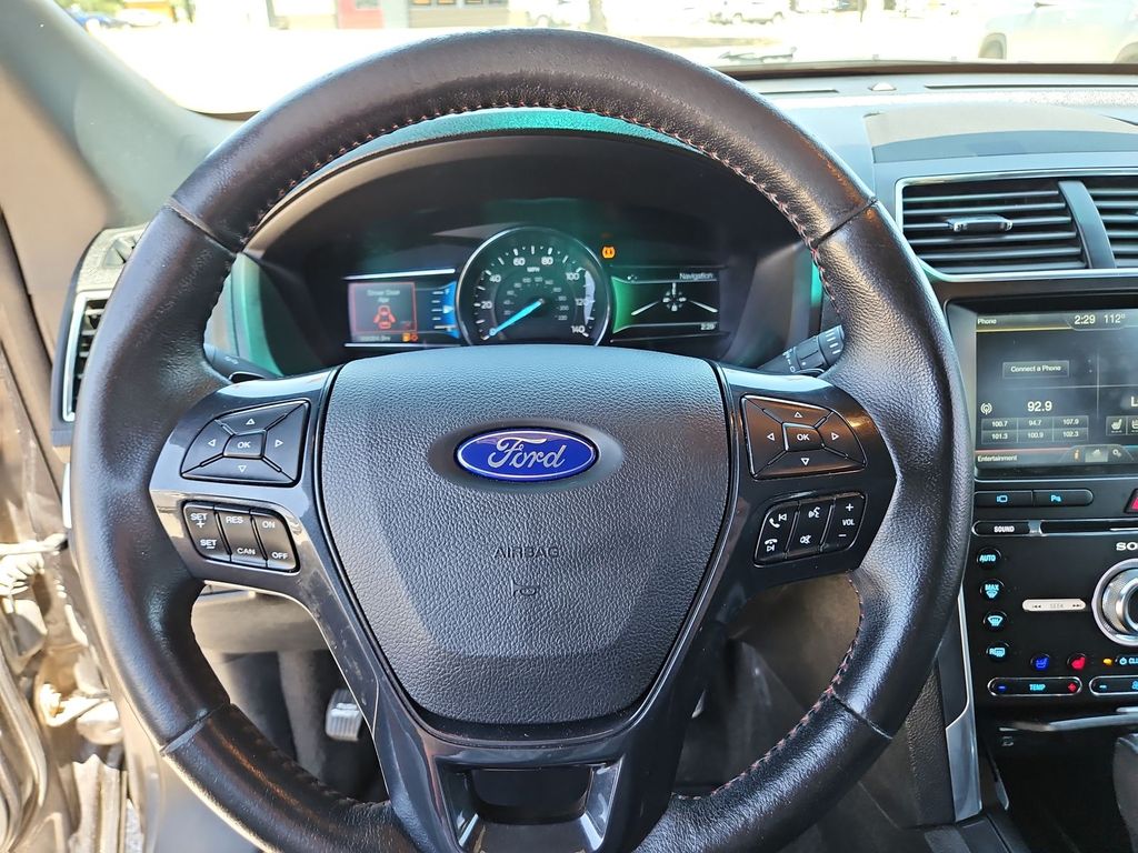 Thumbnail: 2016 Ford Explorer - 11