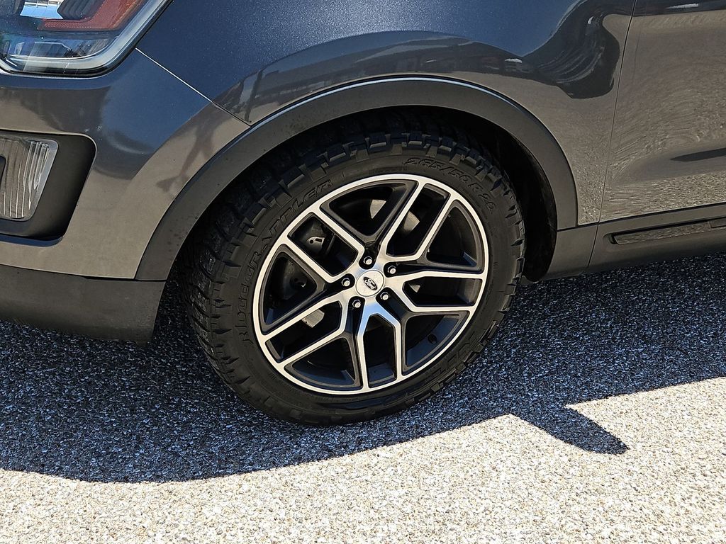 Thumbnail: 2016 Ford Explorer - 6
