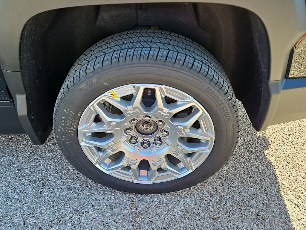 Thumbnail: 2026 Chevrolet Silverado EV - 8