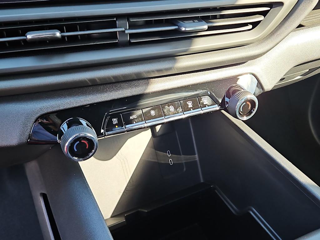 Thumbnail: 2026 Chevrolet Silverado EV - 25