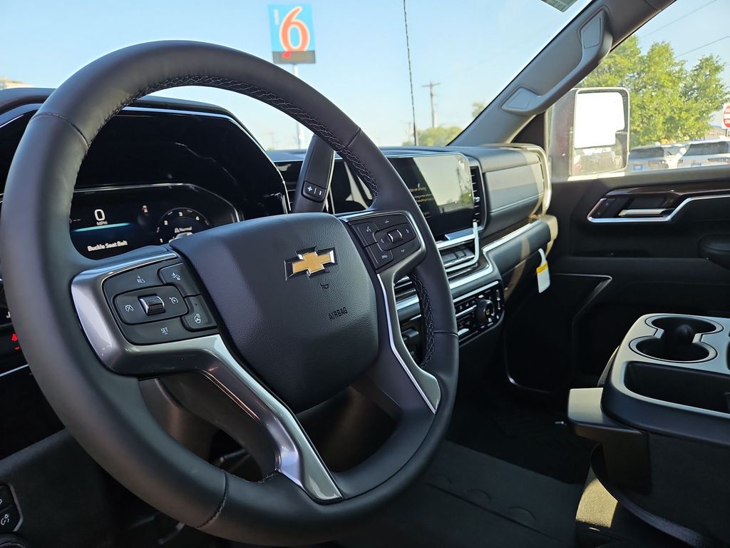 Thumbnail: 2026 Chevrolet Silverado 3500 - 2