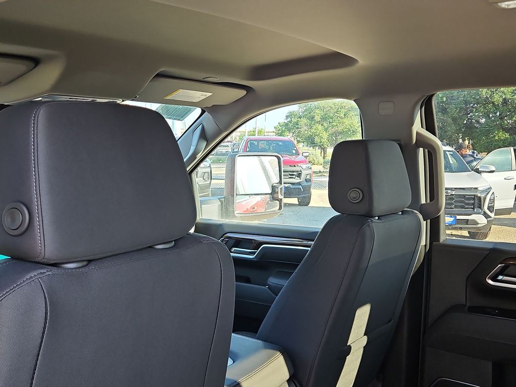 Thumbnail: 2026 Chevrolet Silverado 3500 - 8