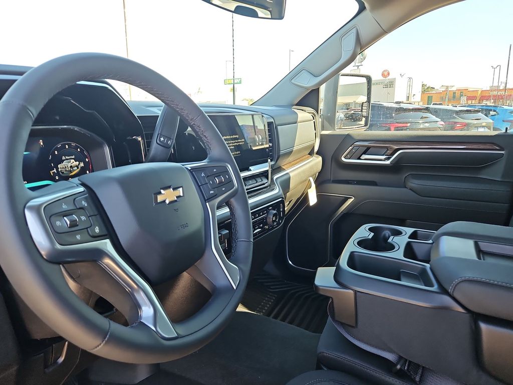 Thumbnail: 2026 Chevrolet Silverado 3500 - 2