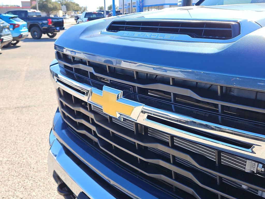 Thumbnail: 2026 Chevrolet Silverado 3500 - 23