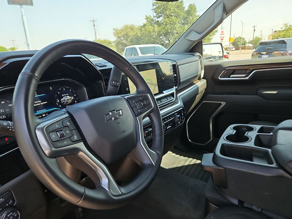 Thumbnail: 2025 Chevrolet Silverado 1500 - 2