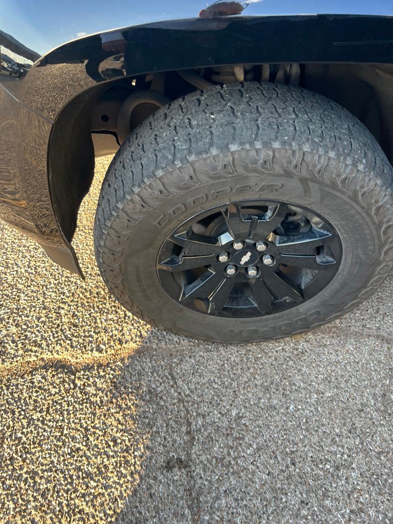 Thumbnail: 2021 Chevrolet Colorado - 3
