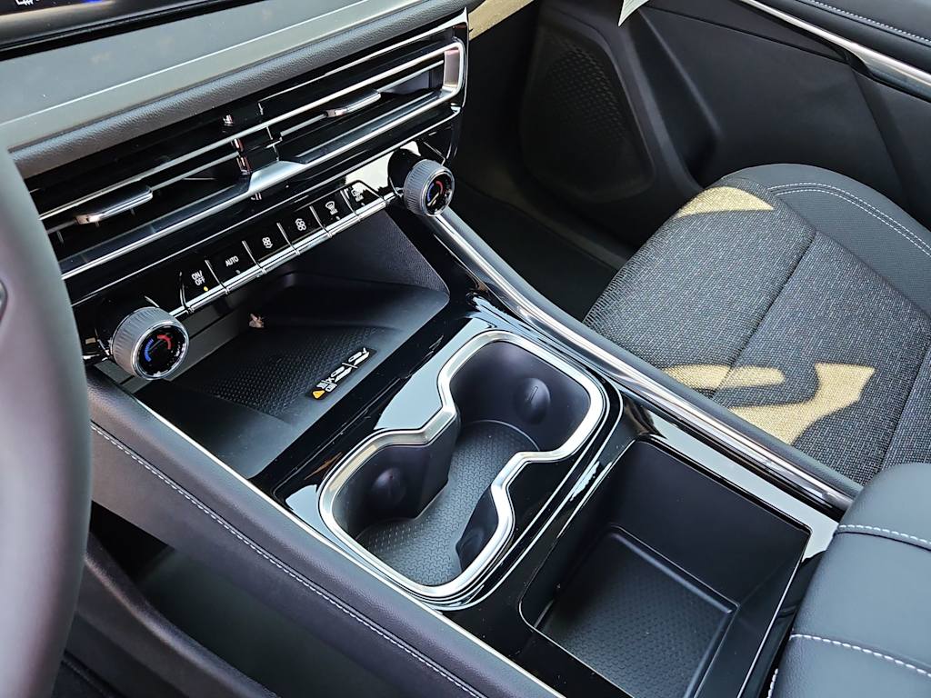 Thumbnail: 2026 Chevrolet Traverse - 14