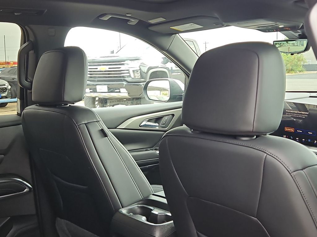 Thumbnail: 2027 Chevrolet Traverse - 21