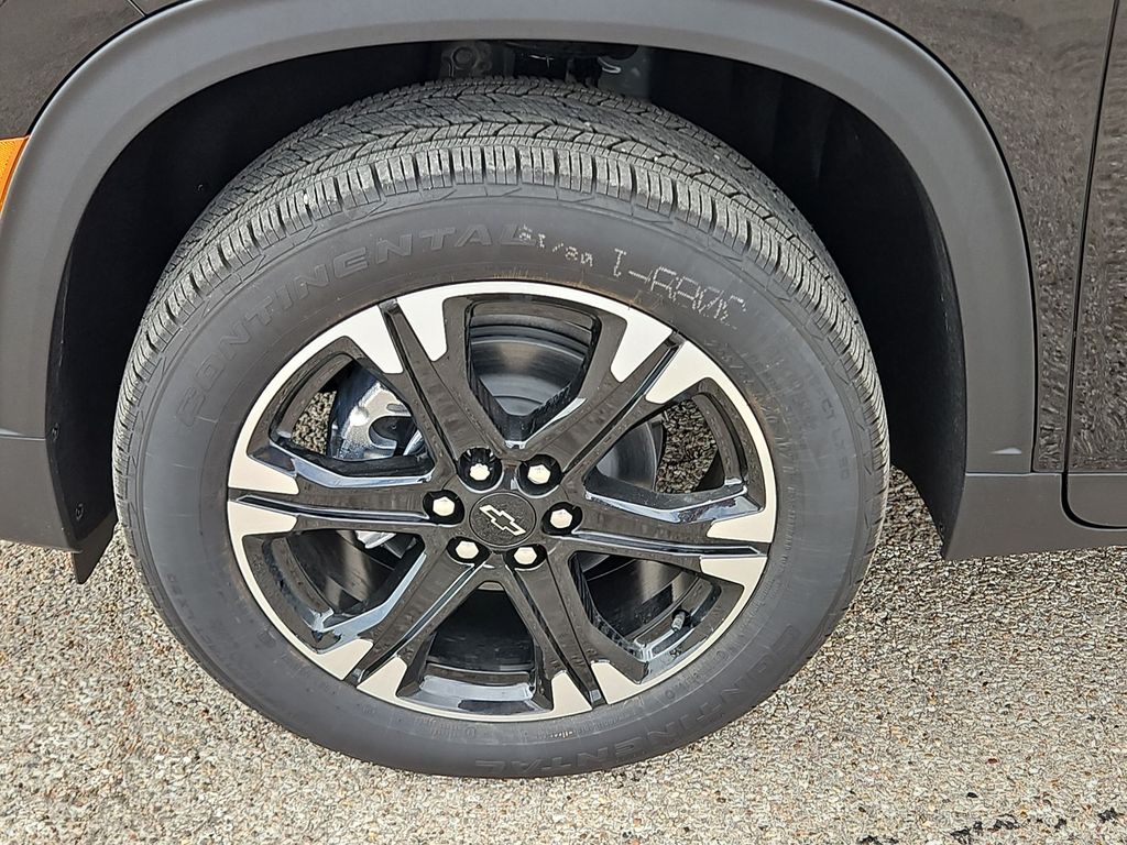 Thumbnail: 2027 Chevrolet Traverse - 8