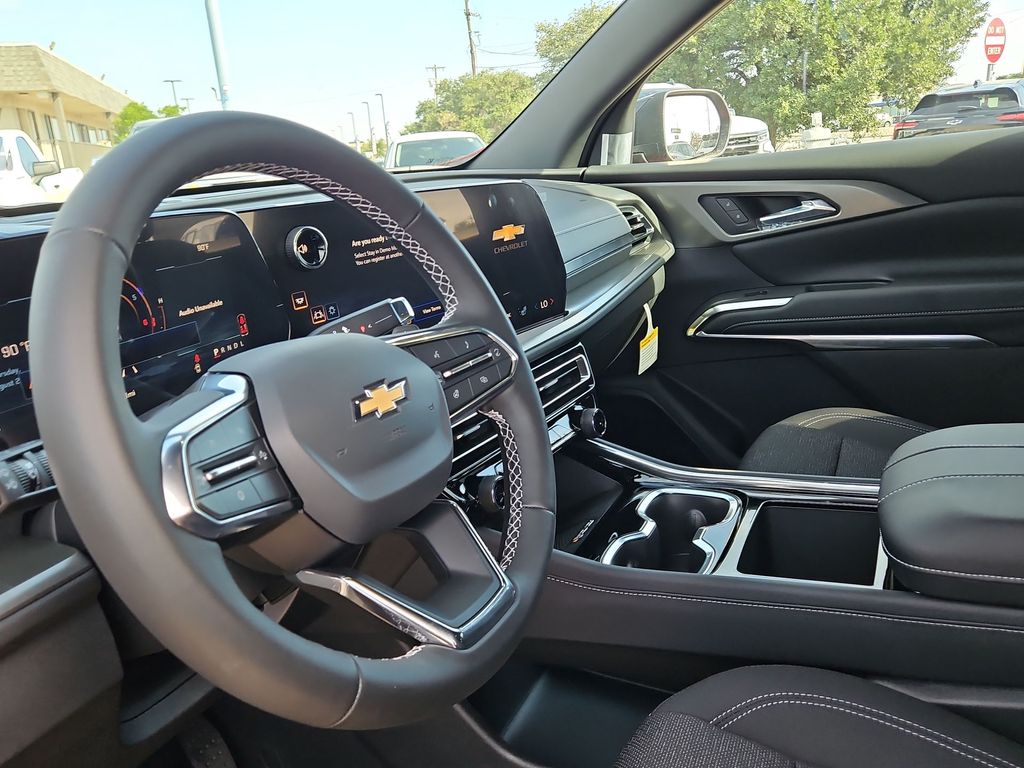 Thumbnail: 2027 Chevrolet Traverse - 2