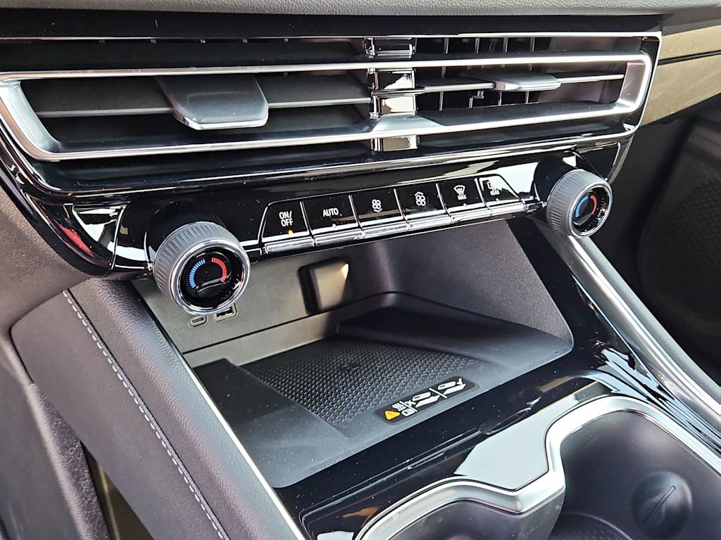 Thumbnail: 2026 Chevrolet Traverse - 25