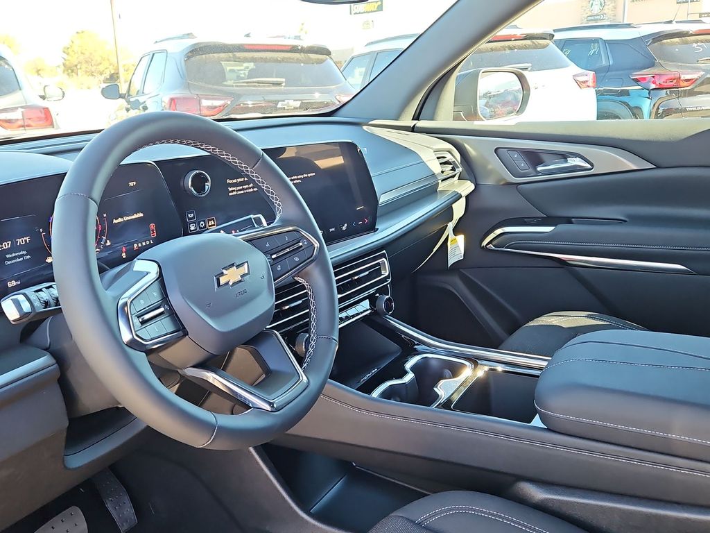 Thumbnail: 2025 Chevrolet Traverse - 2