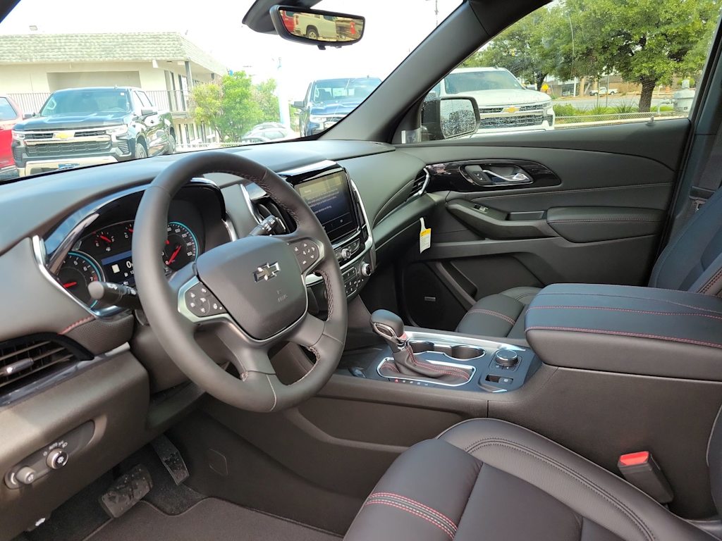 Thumbnail: 2023 Chevrolet Traverse - 2