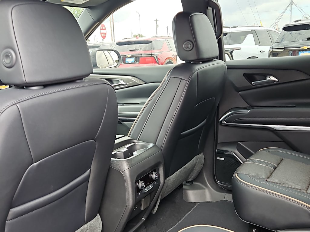 Thumbnail: 2026 Chevrolet Traverse - 12