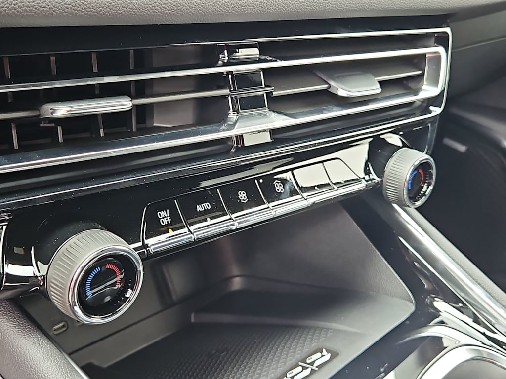 Thumbnail: 2026 Chevrolet Traverse - 25