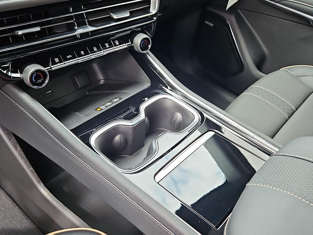 Thumbnail: 2026 Chevrolet Traverse - 14