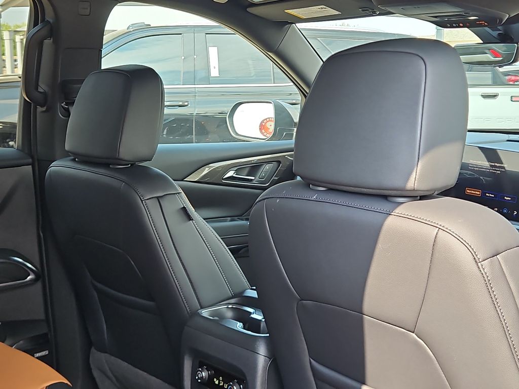 Thumbnail: 2027 Chevrolet Traverse - 22