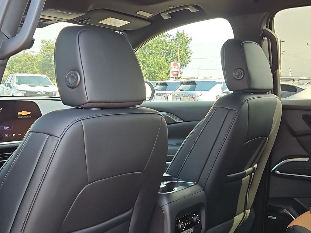 Thumbnail: 2027 Chevrolet Traverse - 11