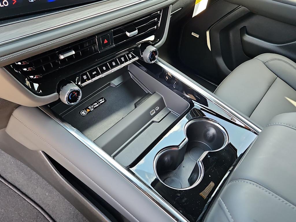 Thumbnail: 2026 Chevrolet Suburban - 15