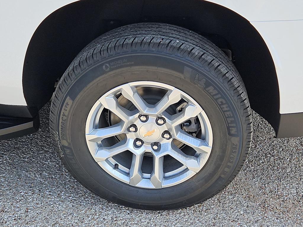 Thumbnail: 2026 Chevrolet Suburban - 8