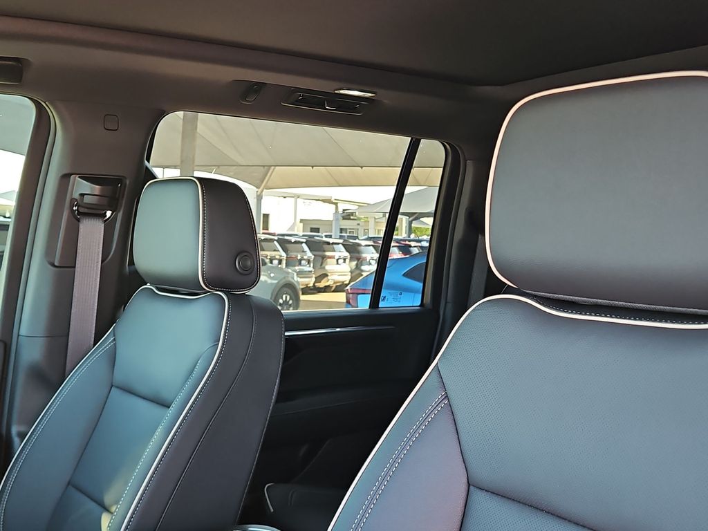 Thumbnail: 2026 Chevrolet Suburban - 10