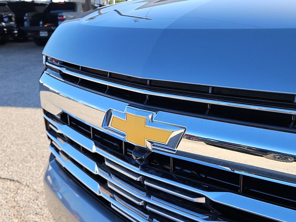 Thumbnail: 2026 Chevrolet Suburban - 22