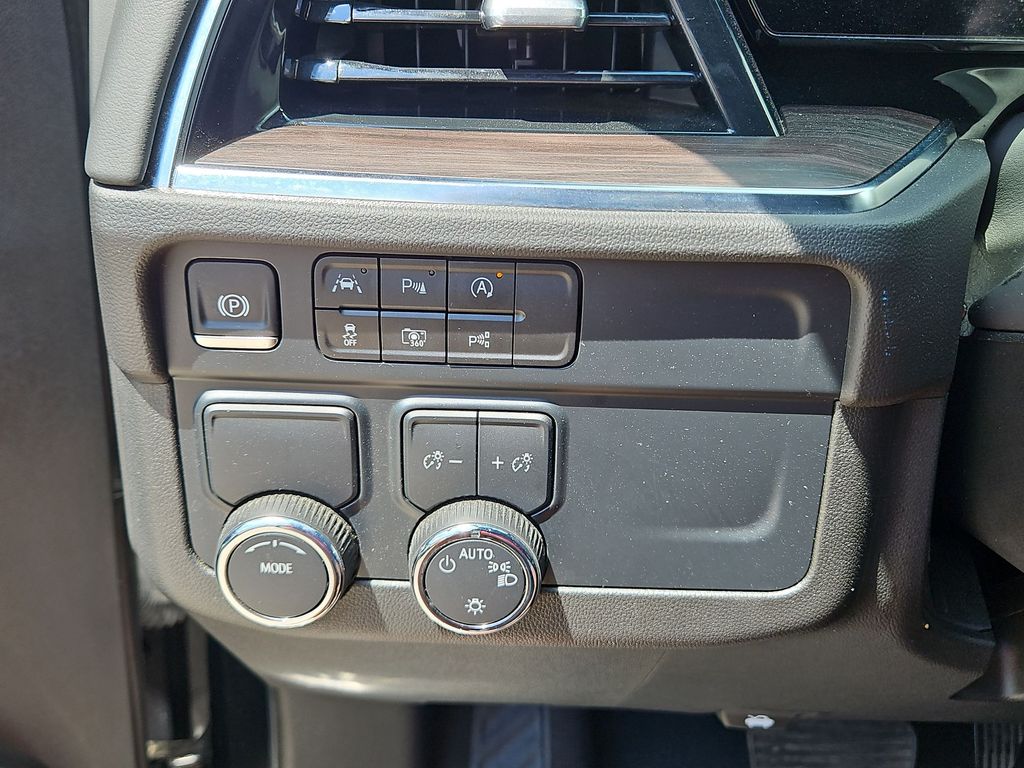 Thumbnail: 2025 Chevrolet Tahoe - 23
