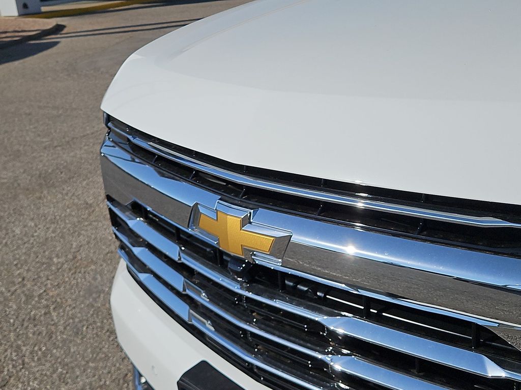 Thumbnail: 2026 Chevrolet Suburban - 21