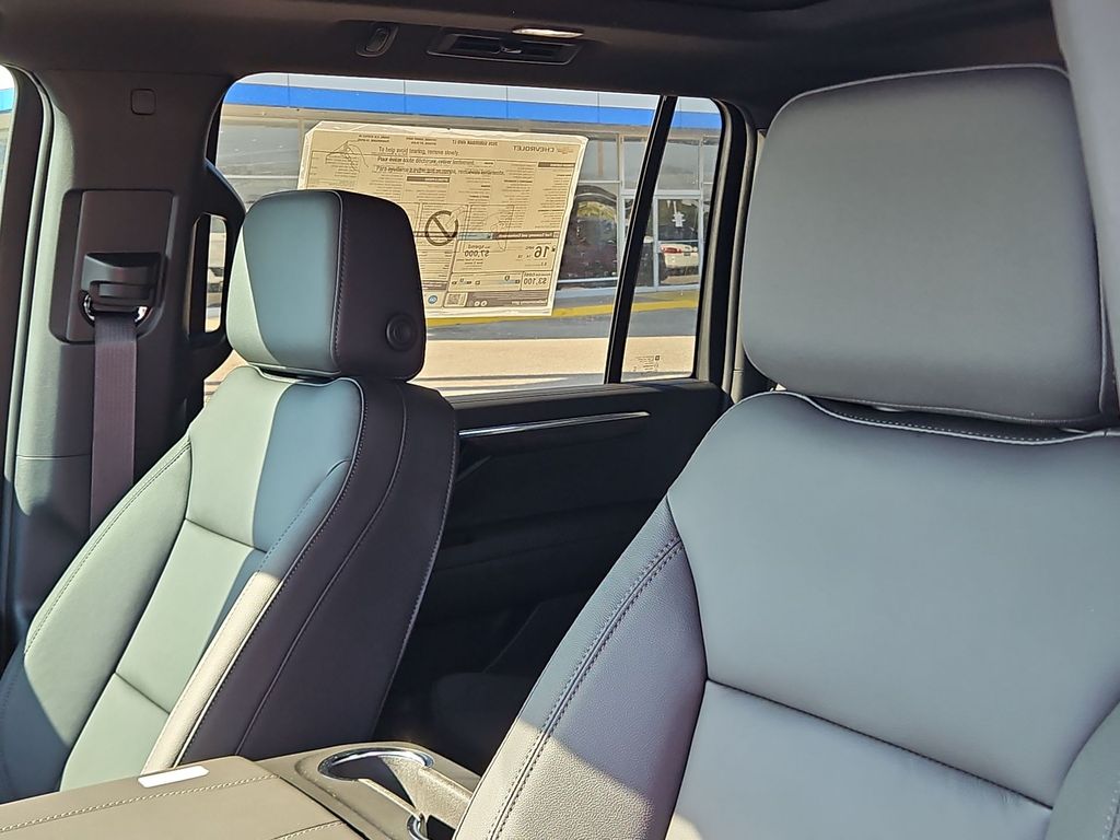 Thumbnail: 2026 Chevrolet Suburban - 10