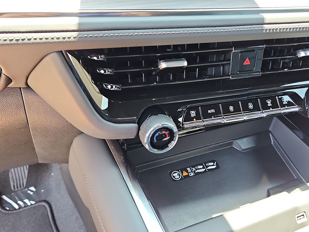 Thumbnail: 2025 Chevrolet Suburban - 29