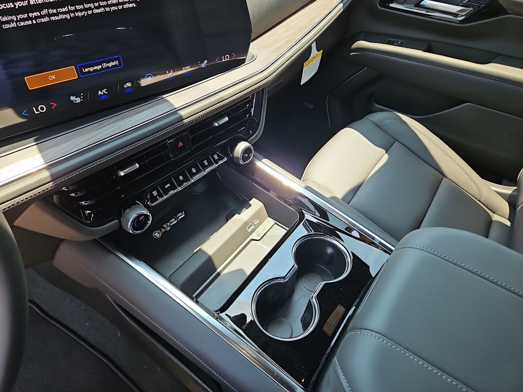 Thumbnail: 2025 Chevrolet Suburban - 15