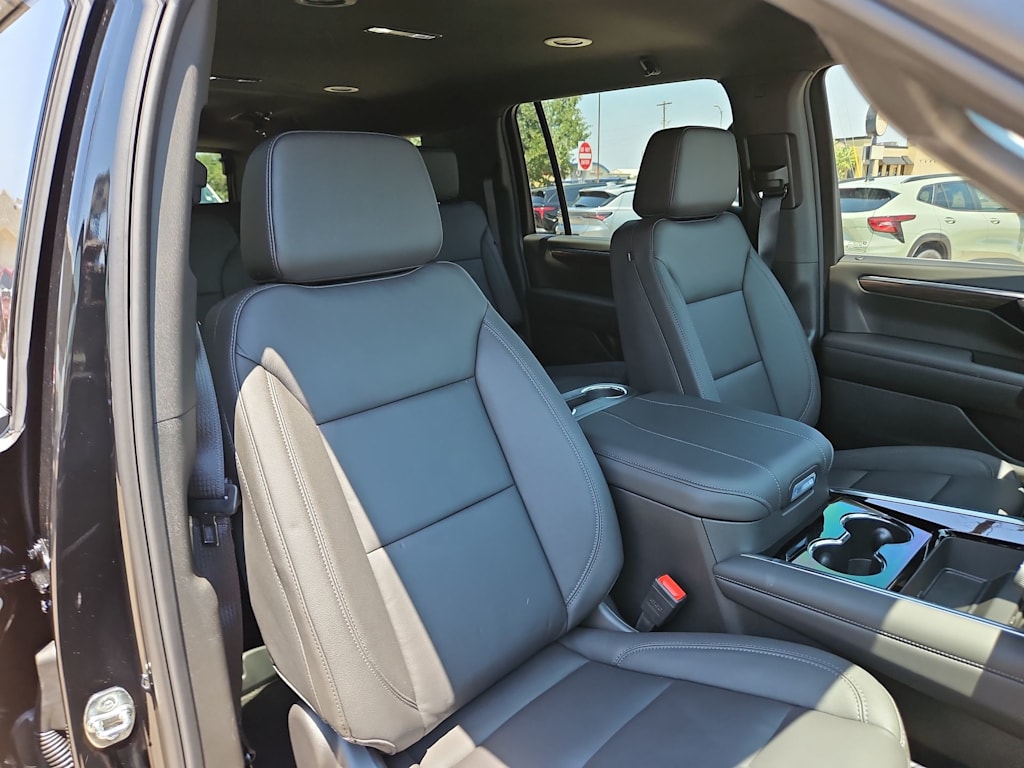 Thumbnail: 2025 Chevrolet Suburban - 12