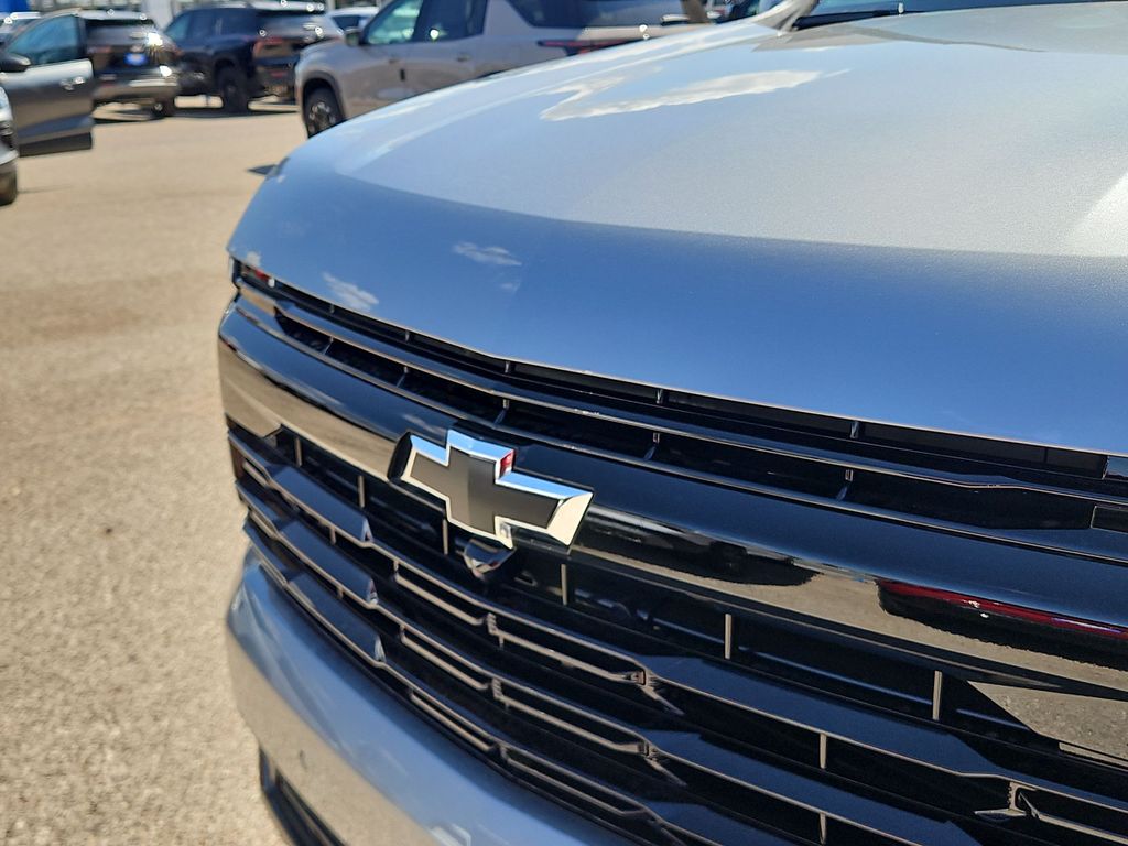 Thumbnail: 2026 Chevrolet Suburban - 21